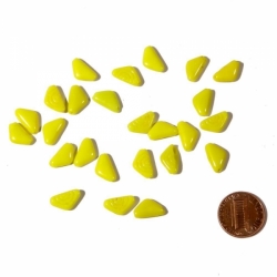 Lot (25) 14mm vintage Czech Art Deco yellow pendant triangle glass beads