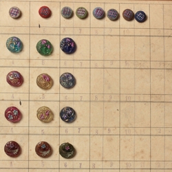 1925 Sample card (164) Czech antique dimi small glass buttons