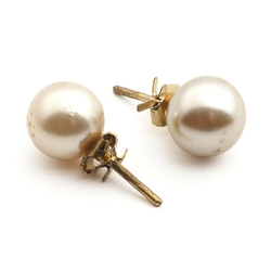 Vintage Czech pearl round glass ball bead stud earrings 10mm
