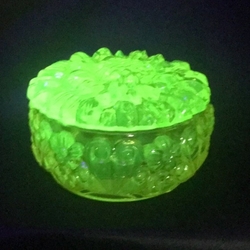 Vintage Czech Schlevogt Ingrid style "sunflower" uranium glass vanity powder trinket box dose