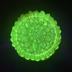 Vintage Czech Schlevogt Ingrid style "sunflower" uranium glass vanity powder trinket box dose