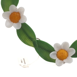 Vintage Art Deco Czech lampwork white glass daisy flowers and green leaves wreath ornament