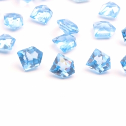 Lot (24) 7x6mm Czech vintage pentagon shield faceted blue glass rhinestones