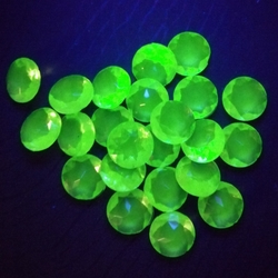 Lot (32) large Czech vintage uranium UV glow glass rhinestones 13mm