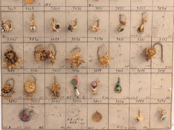 Czech vintage Art Deco technical sample card (55) rhinestone oriental style brass earrings