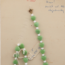 Czech vintage necklace green heart glass beads to restring