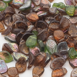 Lot (135) Czech lustre green leaf pendant glass beads 14mm
