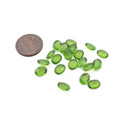 Lot (20) Czech vintage green oval glass rhinestones 8x6mm