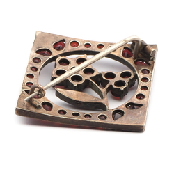 Vintage Art Deco Czech ruby red garnet floral openwork pin brooch