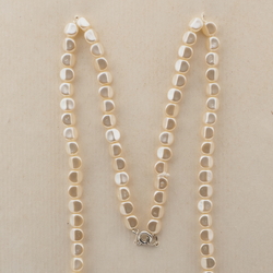 Vintage Czech necklace pearl oval glass beads 21"