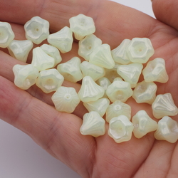 Flower Bells Uranium drop glass beads 9 mm lot of 30