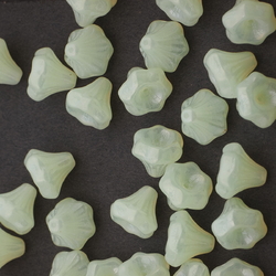 Flower Bells Uranium drop glass beads 9 mm lot of 30