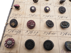Sample card (127) Czech antique glass buttons 