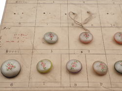 1915 Sample card (46) Czech antique glass buttons pearl satin hand painted