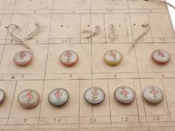 1915 Sample card (46) Czech antique glass buttons pearl satin hand painted