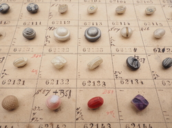 1915 Sample card (142) Czech antique glass buttons hand painted pearl dimi