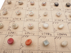 1915 Sample card (142) Czech antique glass buttons hand painted pearl dimi