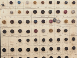 Sample card (118) Czech antique glass buttons