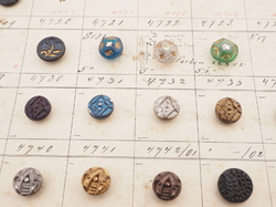 Sample card (118) Czech antique glass buttons