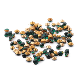 Lot (100) Czech vintage foiled round faceted emerald green glass rhinestones 3/4mm
