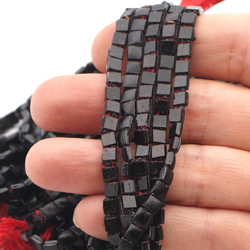 Victorian Antique faceted Black square ribbed nailhead Lustre flat back glass beads Master Hank 3.6 mm   - kopie