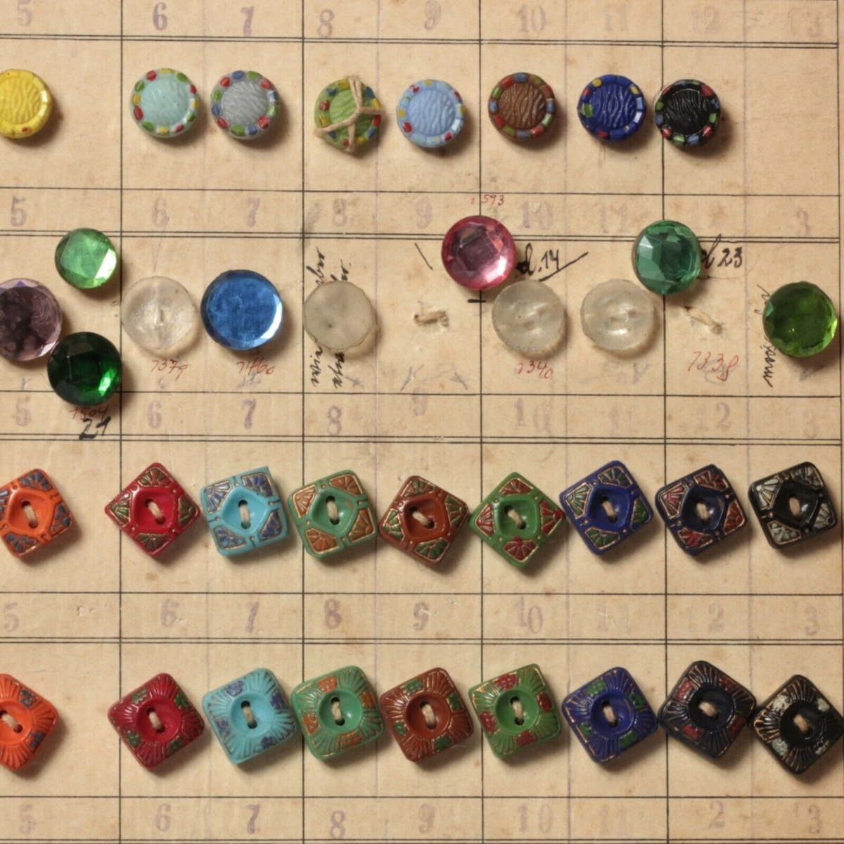 1925 Sample card (164) Czech antique dimi small glass buttons
