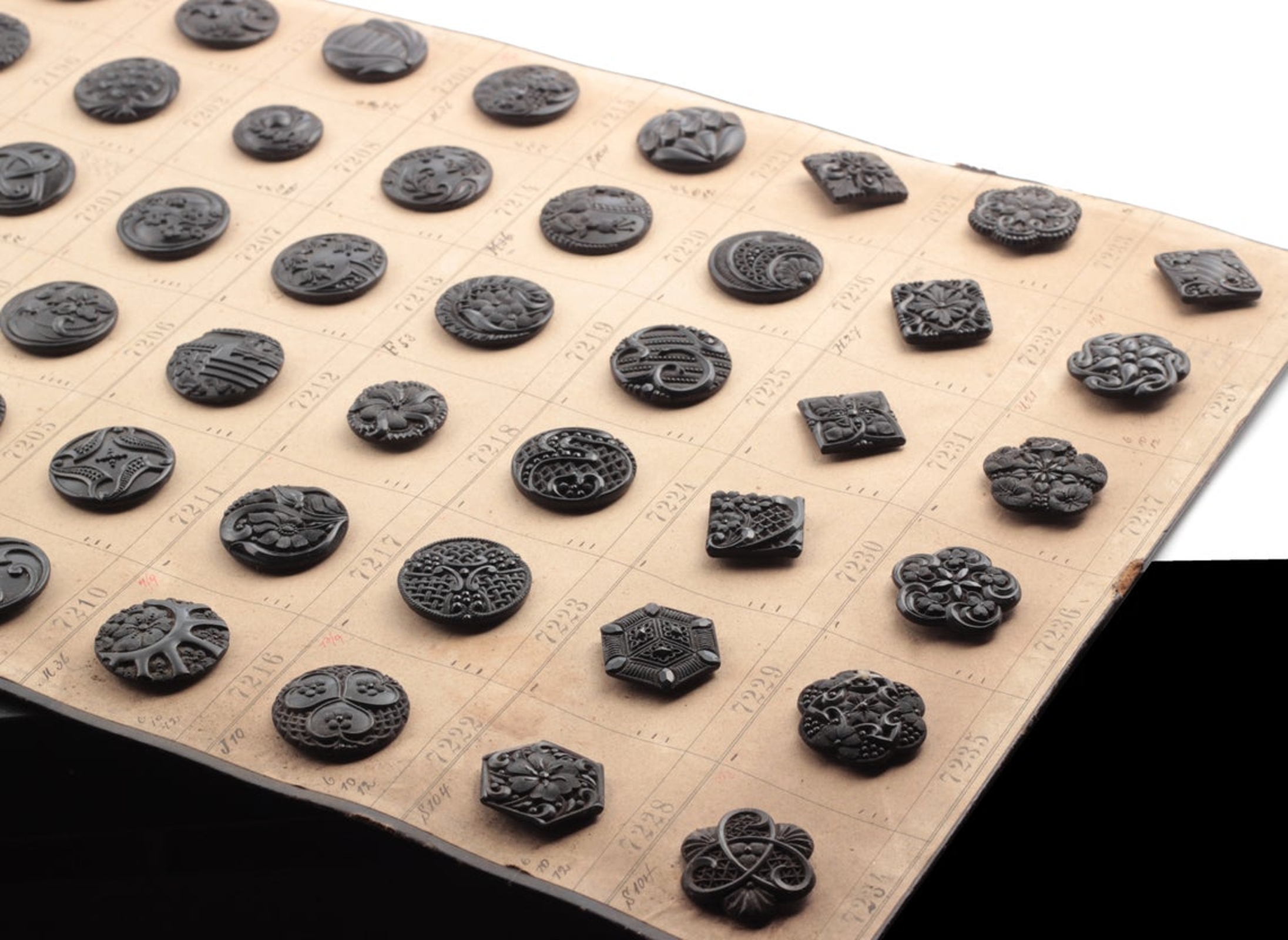 Antique buttons sample フランス 2SET レア品