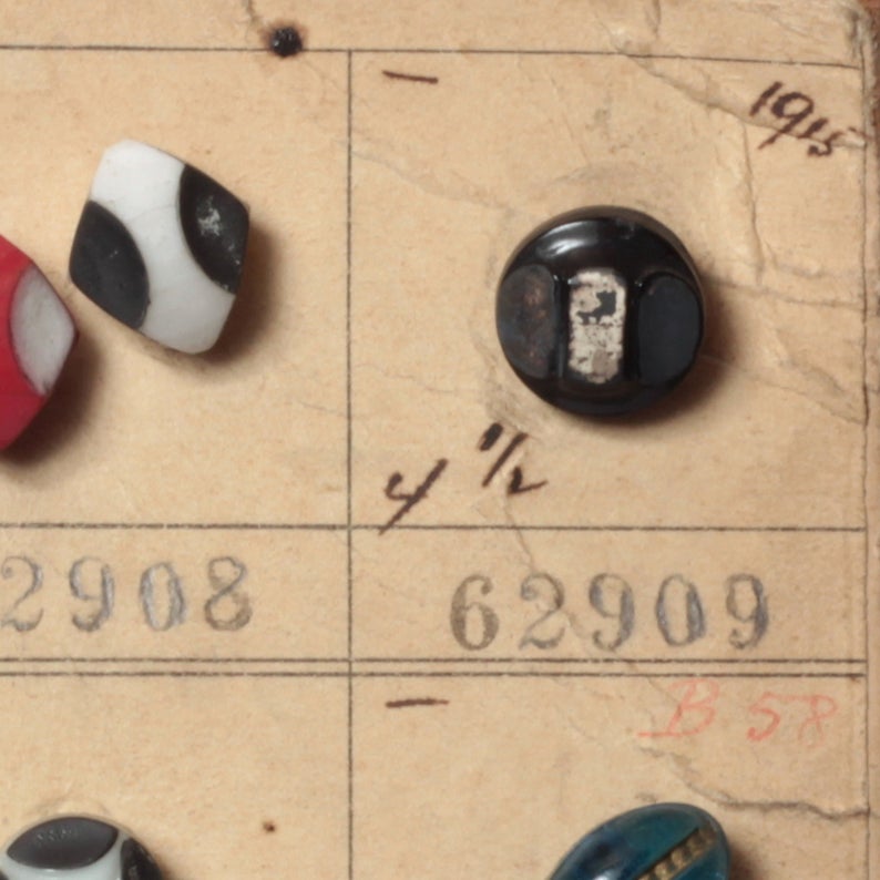 1915 Sample card (151) Czech antique glass buttons