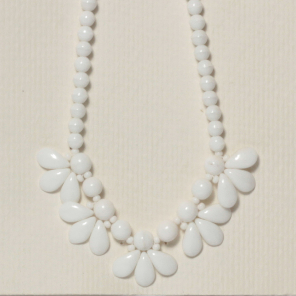 Vintage Czech necklace white round leaf pendant glass beads