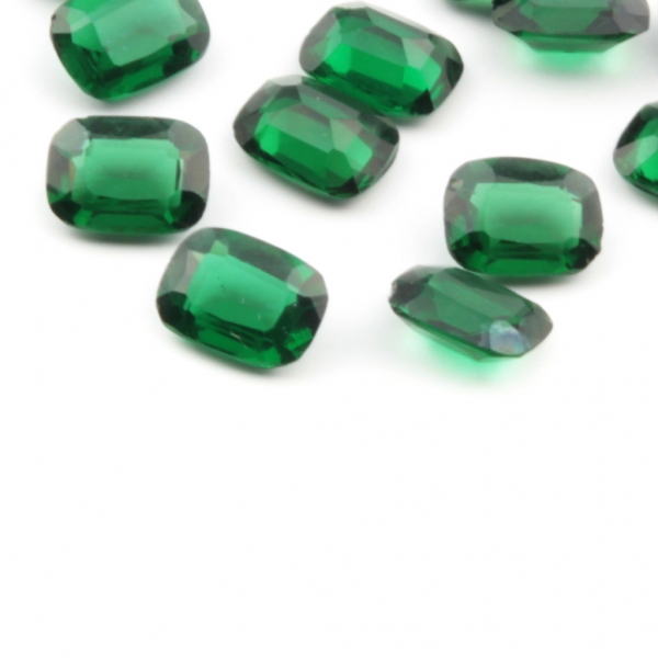 Lot (14) 8x6mm Czech Vintage rectangle faceted Emerald green glass rhinestones