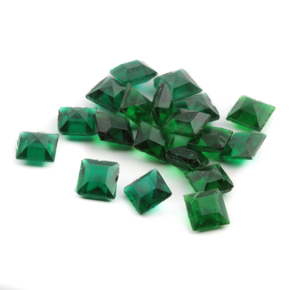 Lot (19) Czech vintage Emerald green square glass rhinestones 6mm