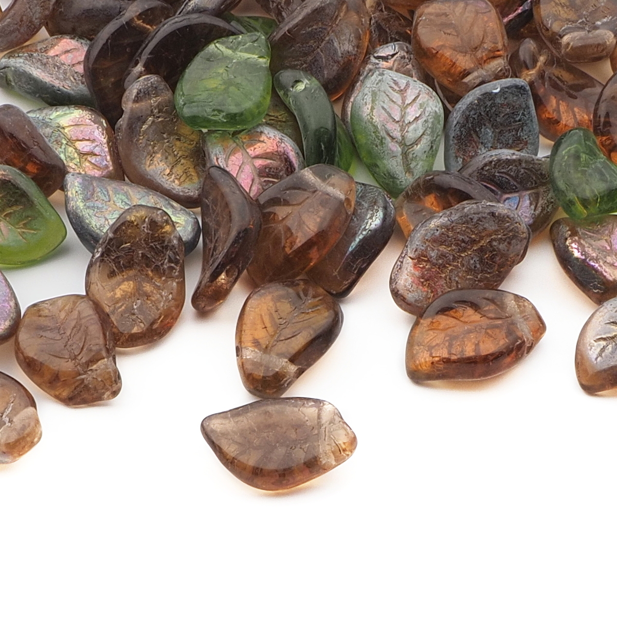 Lot (135) Czech lustre green leaf pendant glass beads 14mm