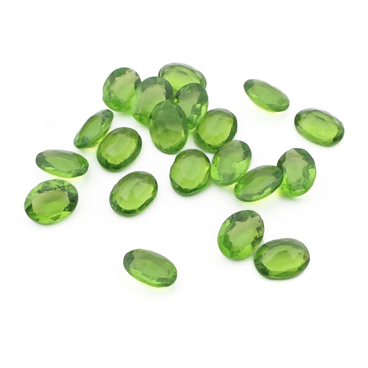 Lot (20) Czech vintage green oval glass rhinestones 8x6mm