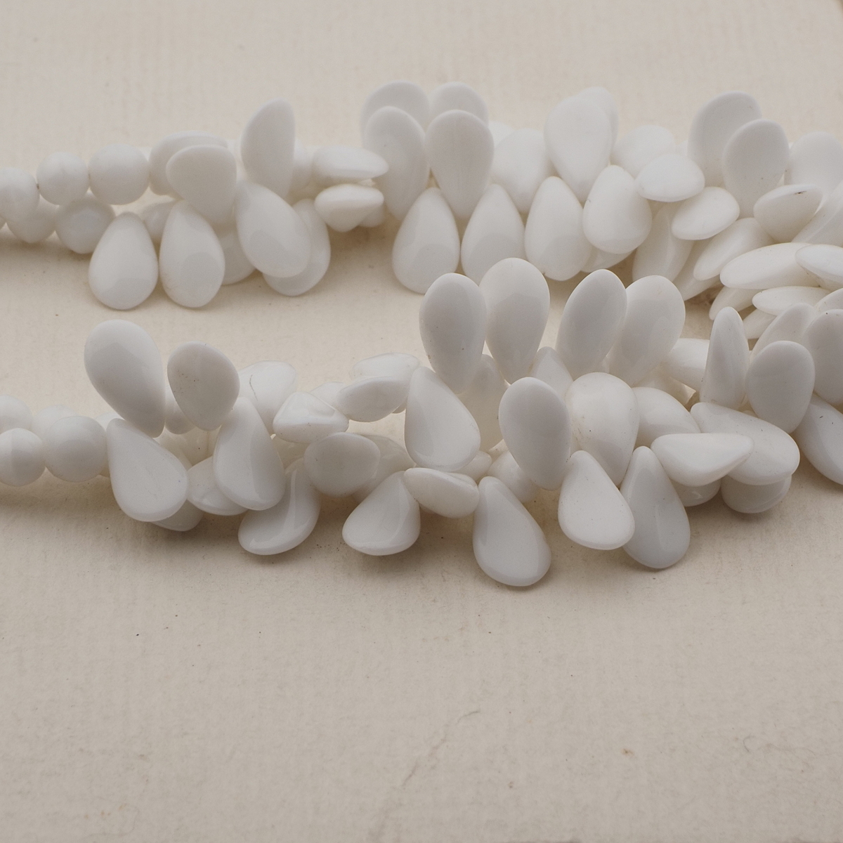 Vintage Czech 2 strand necklace white round leaf cluster pendant glass beads