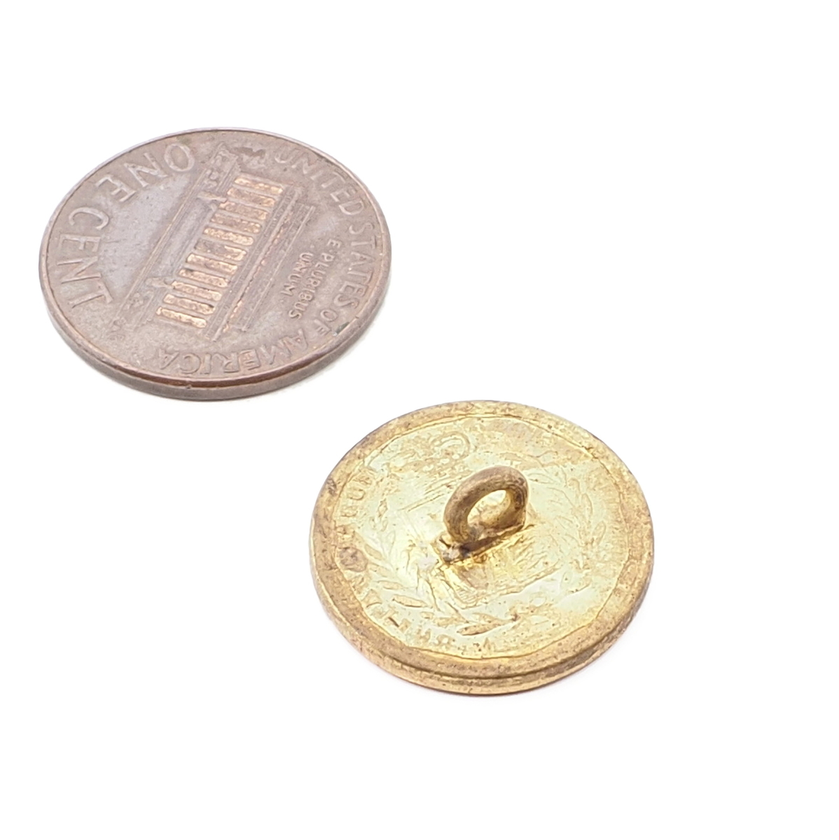 Antique brass metal Victoria Dei Gratis 1872 sovereign button 17mm 