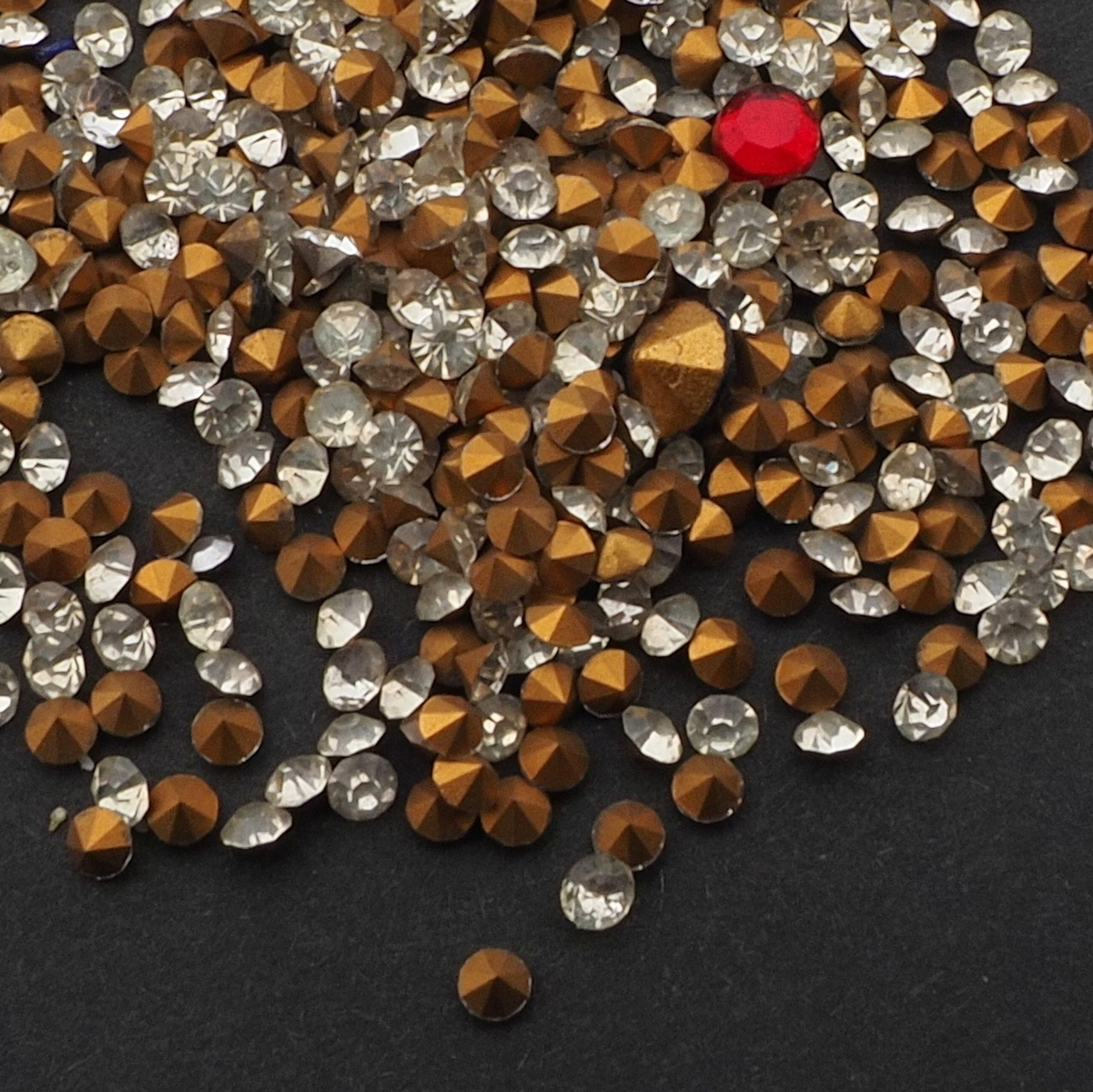 Lot (500) Vintage crystal clear round glass rhinestones 3mm