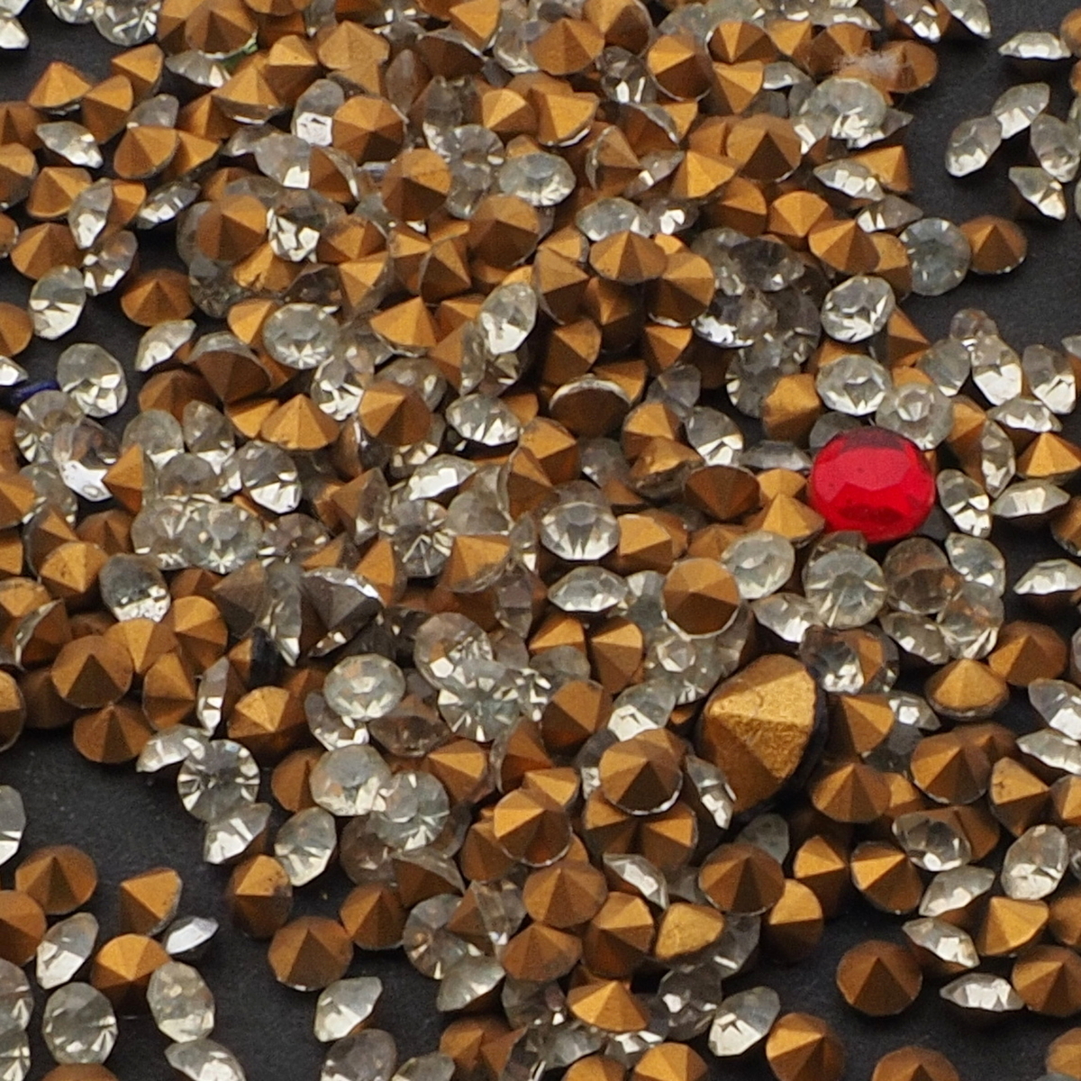 Lot (500) Vintage crystal clear round glass rhinestones 3mm