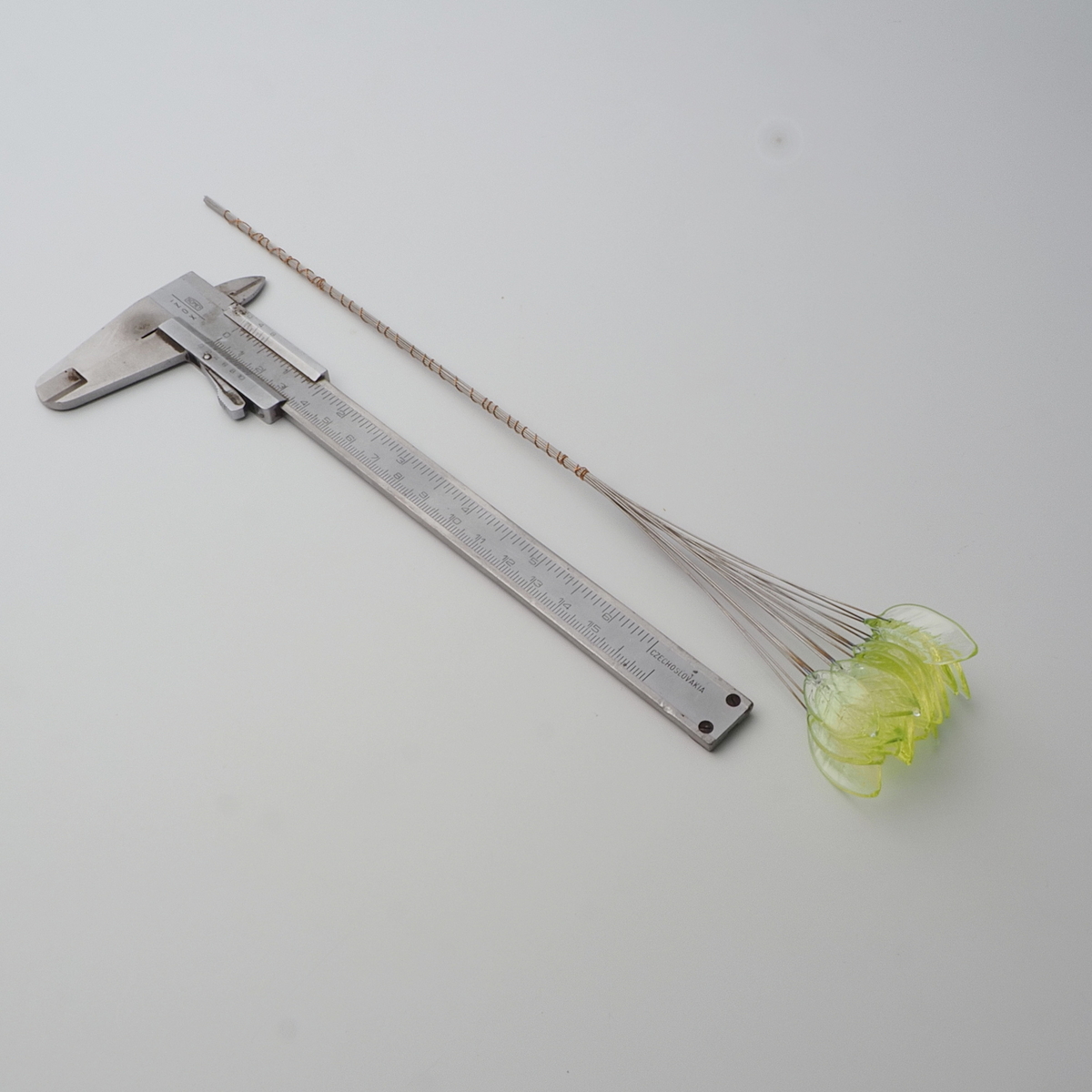 Czech lampwork uranium glass flower leaf design headpin bead (1 bead)