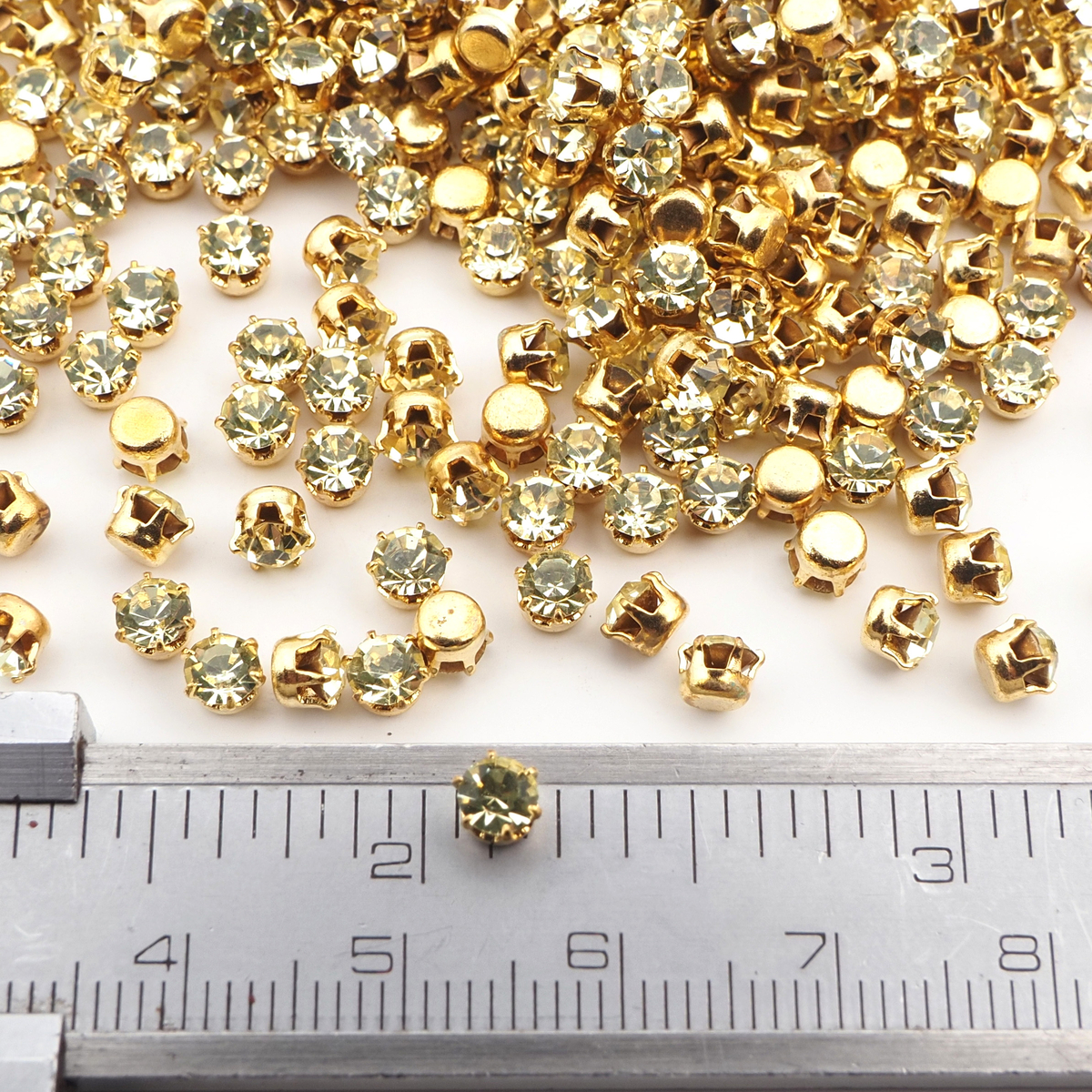 Jonquille yellow glue soldering round Montee 4 mm lot 364 pcs vintage faceted rhinestones Preciosa fancy chaton stones