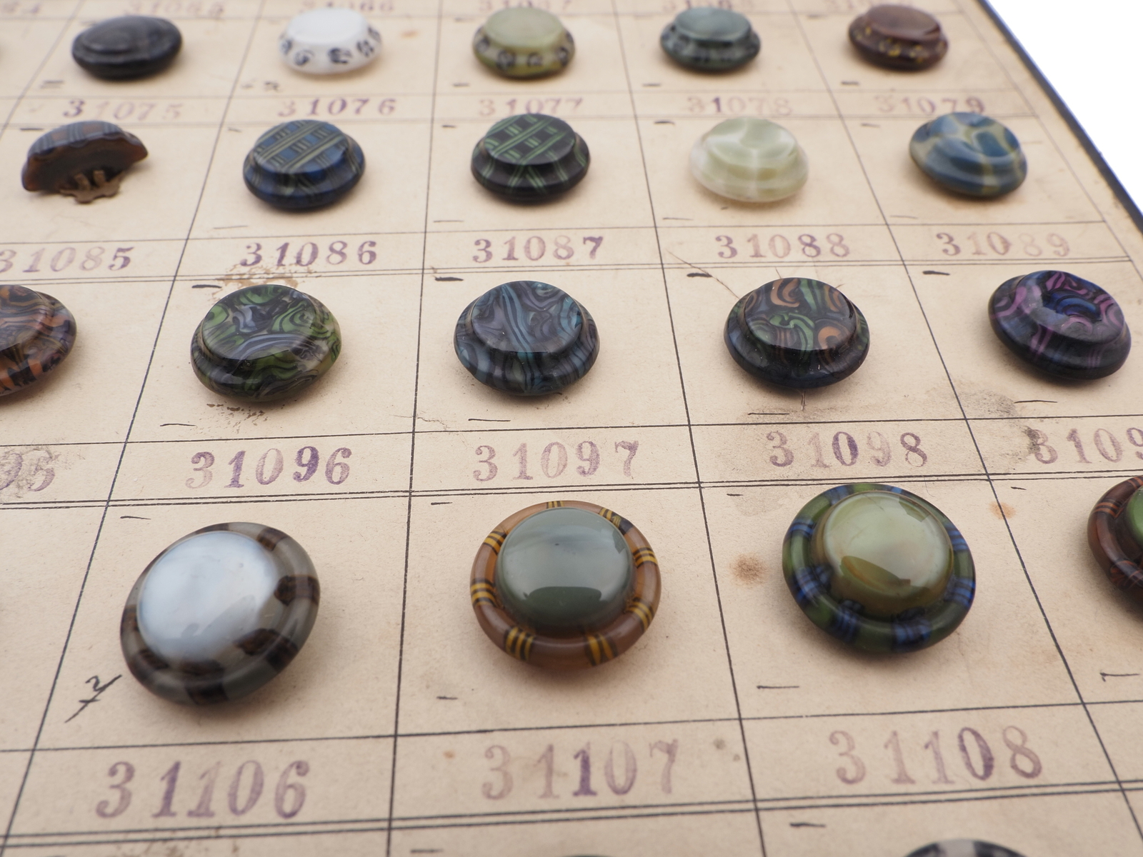 1919 Sample card (123) Czech antique glass buttons rosette shank