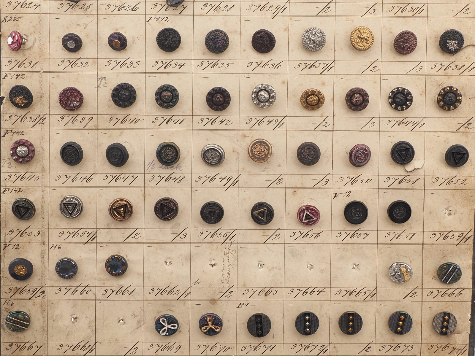 Sample card (127) Czech antique glass buttons 