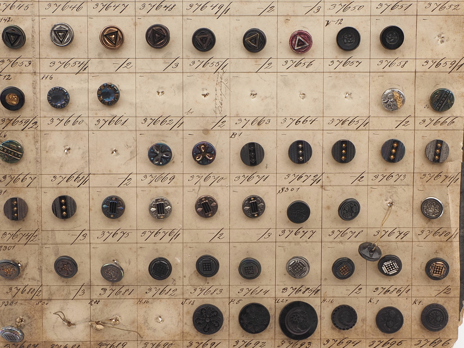 Sample card (127) Czech antique glass buttons 