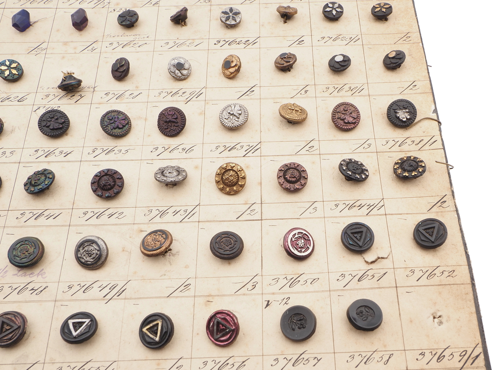 Sample card (127) Czech antique glass buttons 