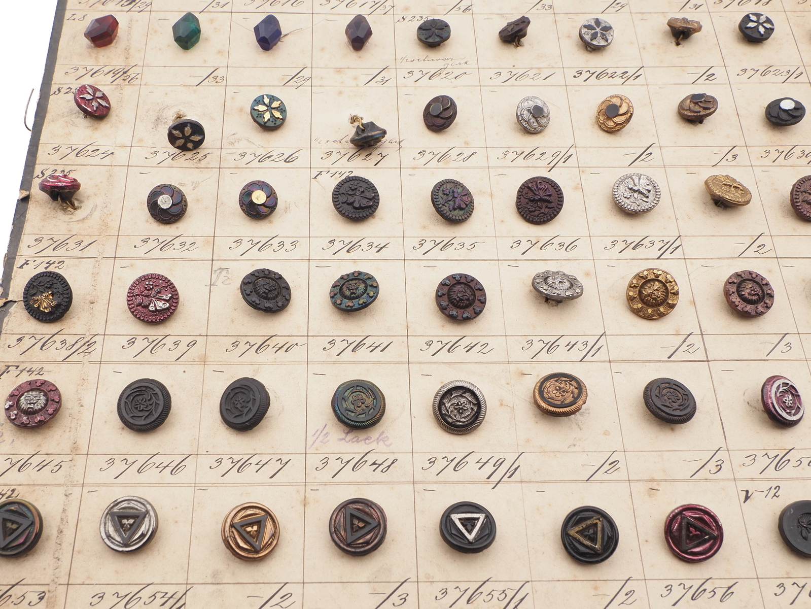 Sample card (127) Czech antique glass buttons 
