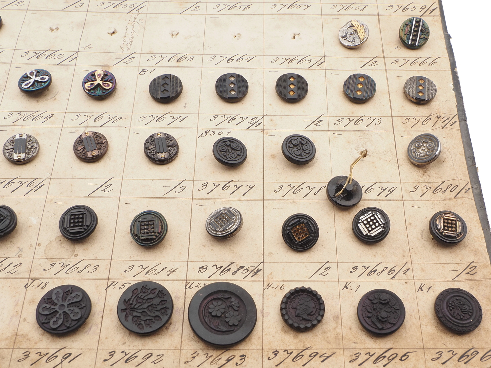 Sample card (127) Czech antique glass buttons 