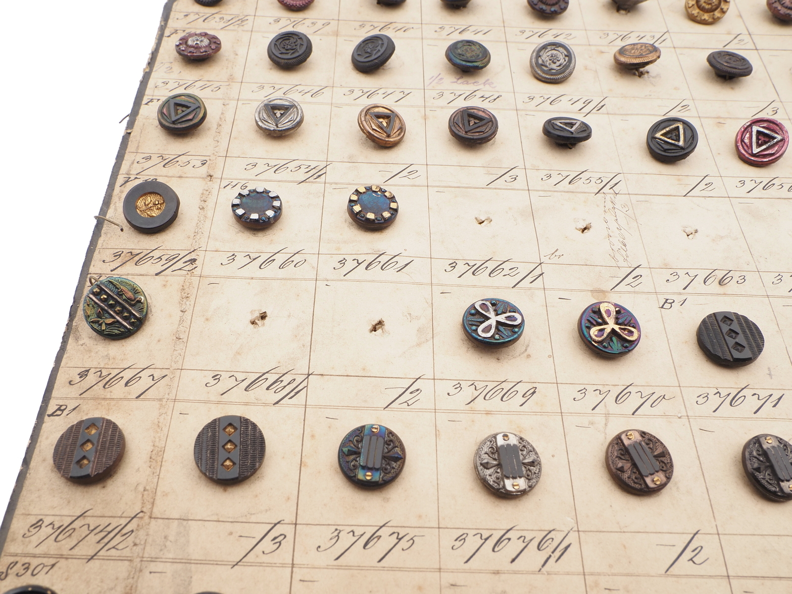 Sample card (127) Czech antique glass buttons 