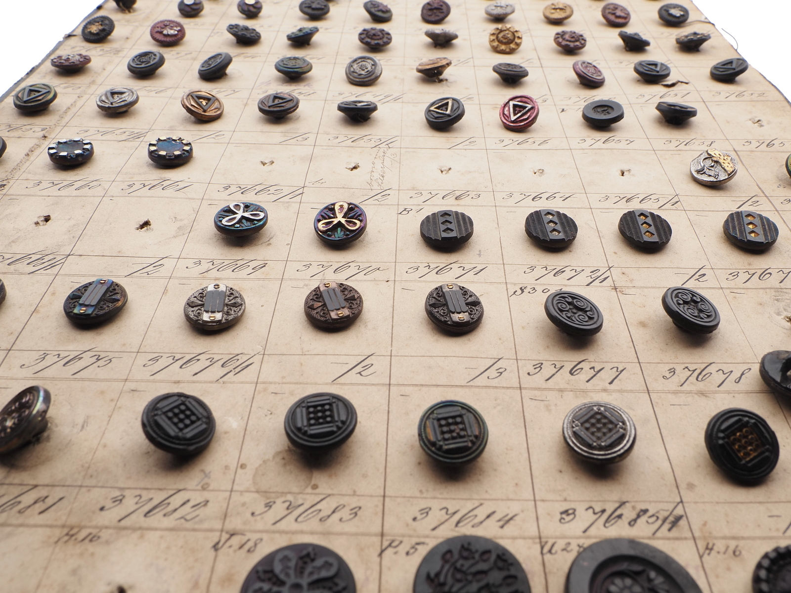 Sample card (127) Czech antique glass buttons 