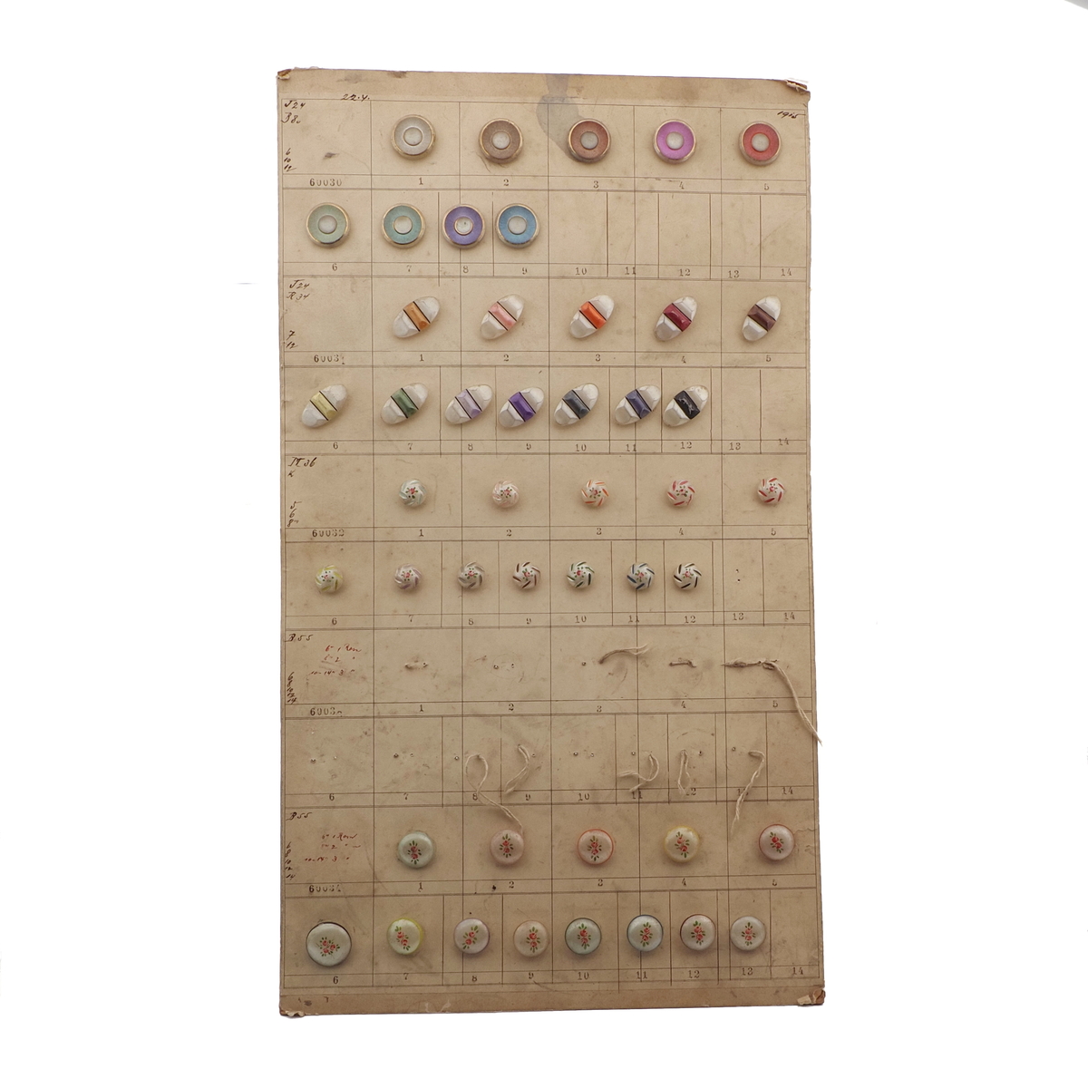 1915 Sample card (46) Czech antique glass buttons pearl satin hand painted