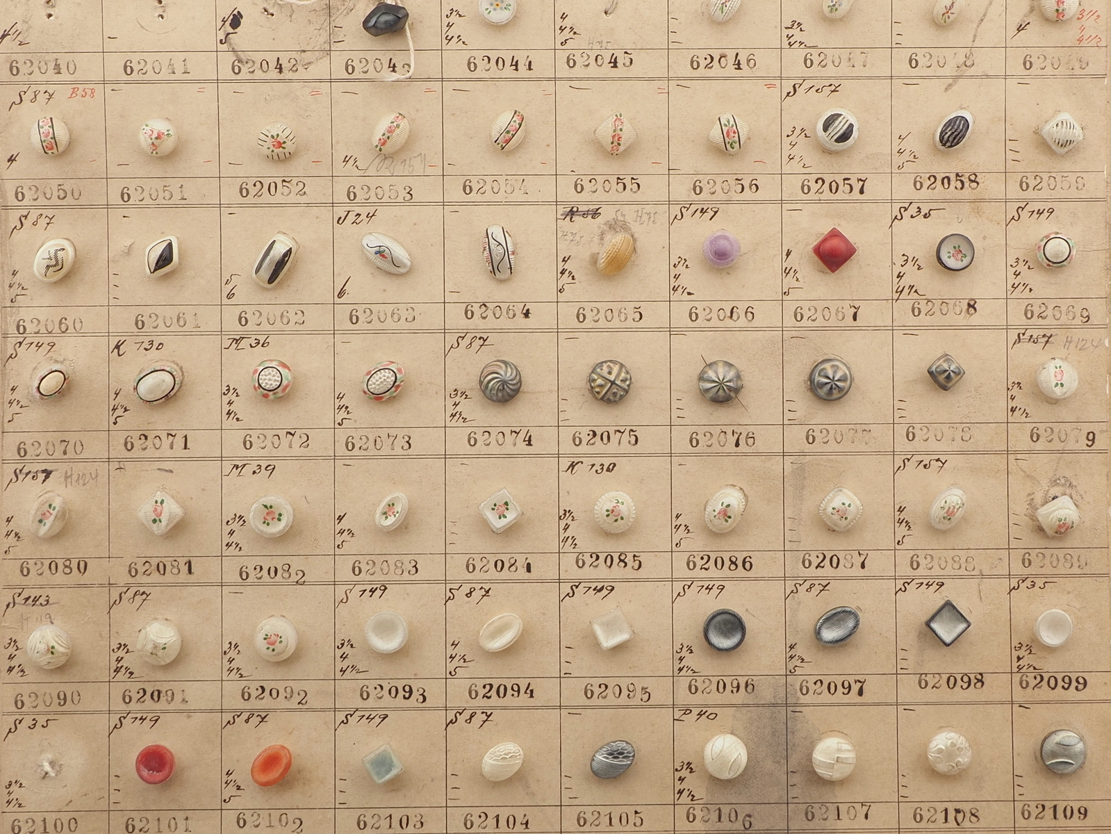 1915 Sample card (142) Czech antique glass buttons hand painted pearl dimi