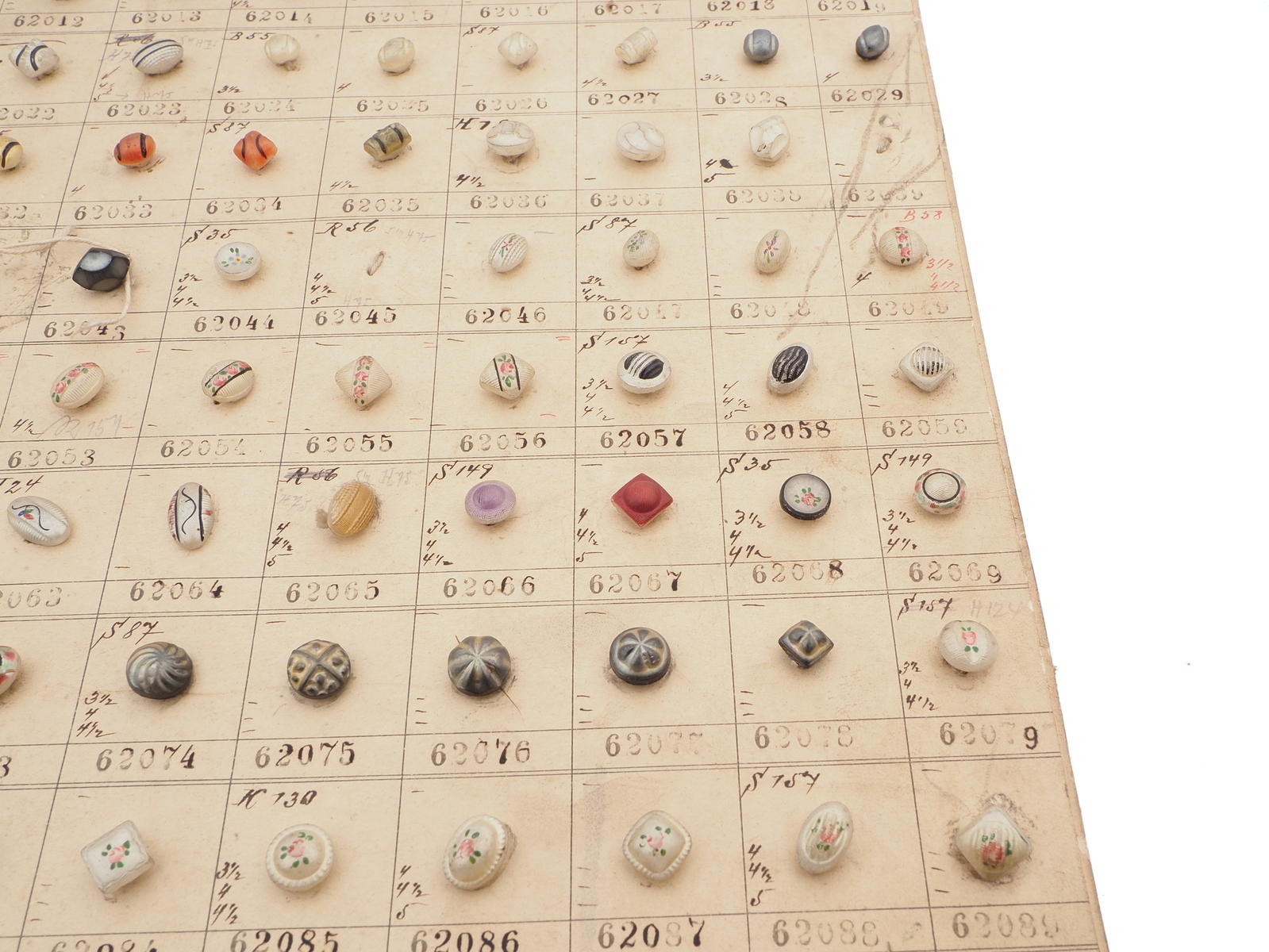 1915 Sample card (142) Czech antique glass buttons hand painted pearl dimi